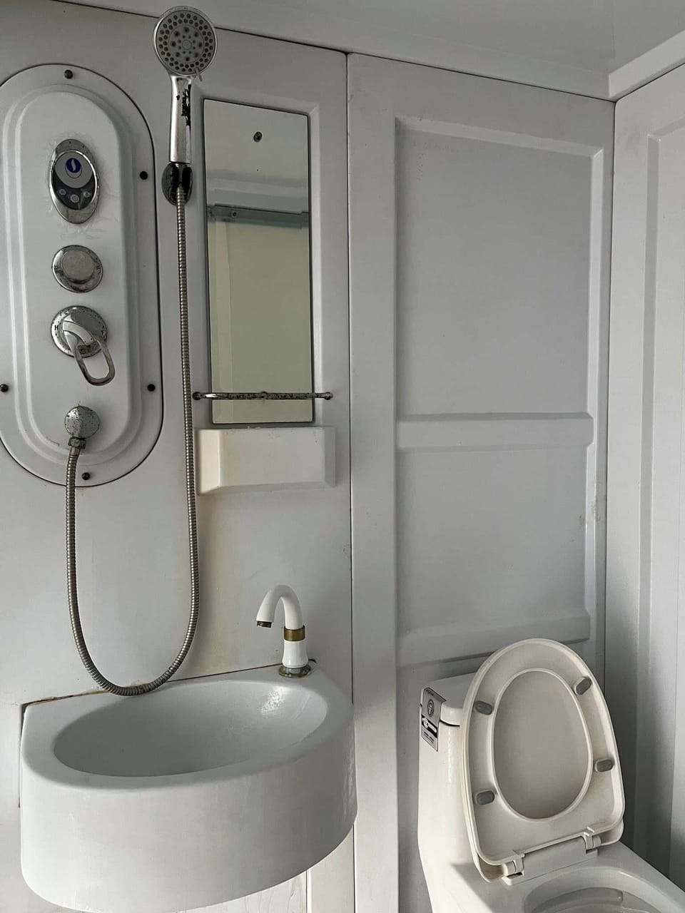 Room | Bathroom | Shower, free toiletries, towels, soap