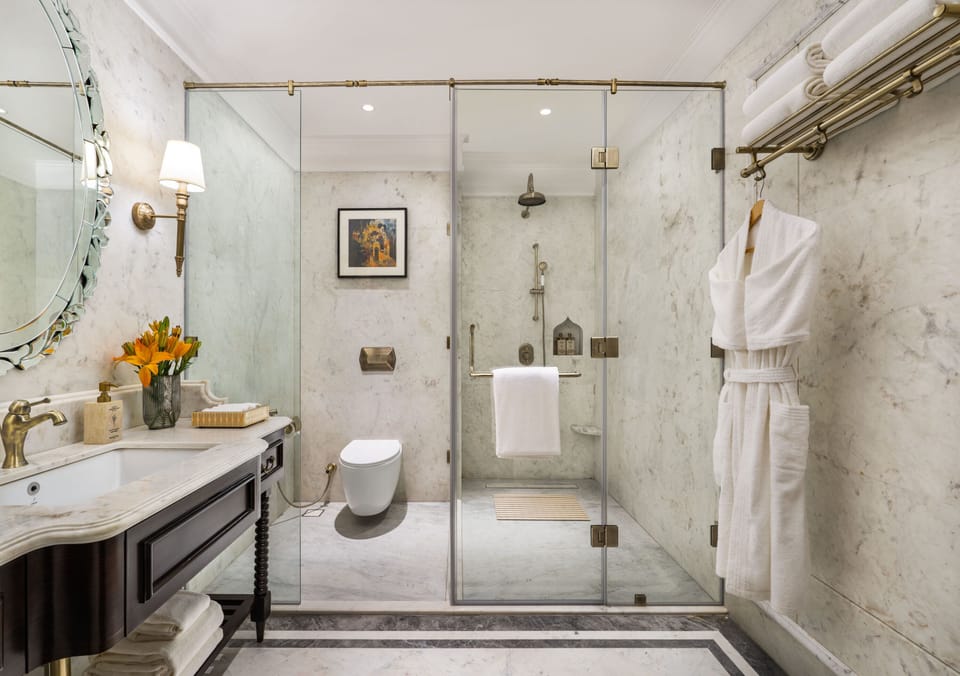Suite (SeleQtions with Ganges View) | Bathroom | Free toiletries, hair dryer, slippers