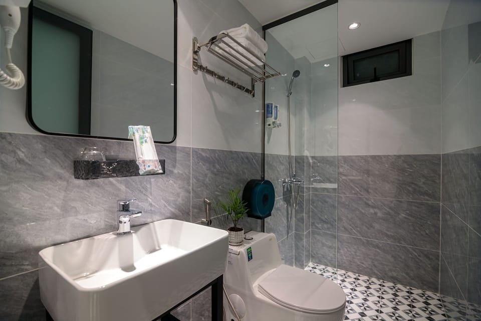 Deluxe Double Room Single Use | Soundproofing, free WiFi