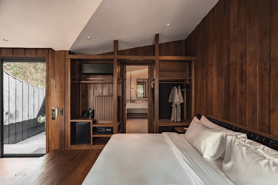 Studio Suite, Balcony, Garden View | In-room safe, soundproofing, free WiFi
