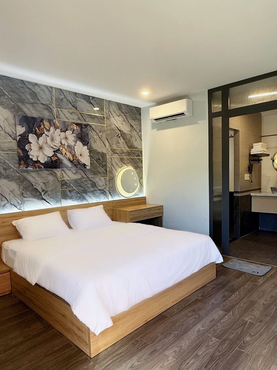 Standard Double Room, Balcony, Garden View | Hypo-allergenic bedding available, memory foam beds, minibar, desk