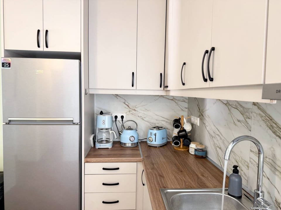 Apartment, 2 Bedrooms, Smoking, City View | Interior