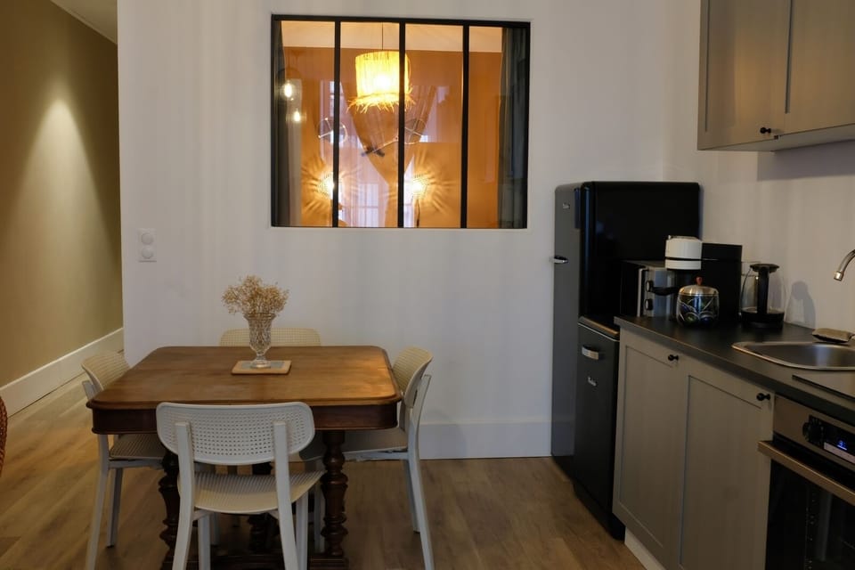 Superior Apartment, 2 Bedrooms, Kitchen, Courtyard View | Soundproofing, iron/ironing board, free WiFi
