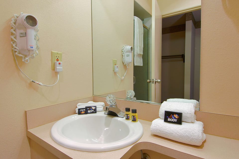 Suite, 2 Queen Beds | Bathroom | Combined shower/tub, free toiletries, hair dryer, towels