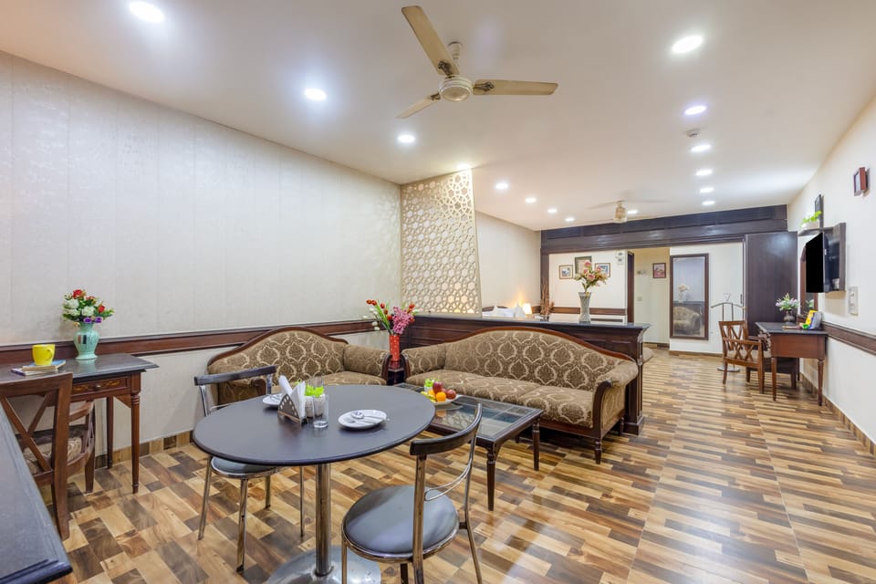 Luxury Room | Living area
