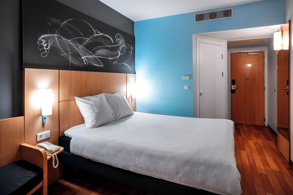 Classic Double Room | In-room safe, desk, blackout drapes, soundproofing