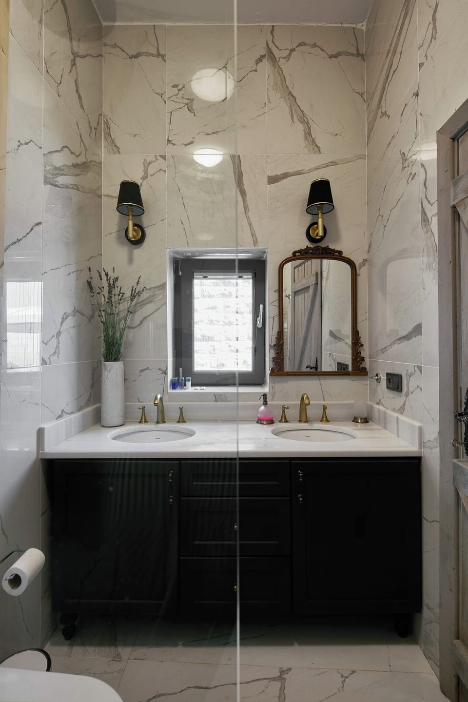 Deluxe Double Room, Sea View | Bathroom | Shower, hair dryer, slippers, towels