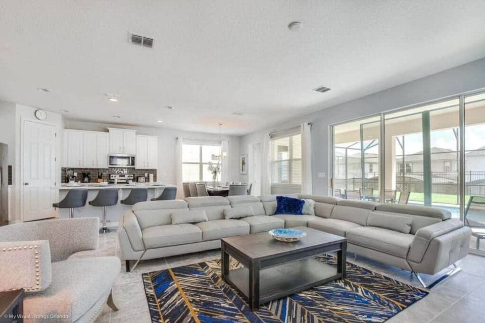 House, 4 Bedrooms | Living area