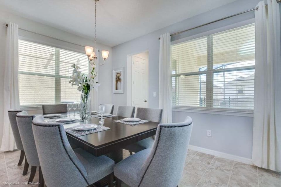 House, 4 Bedrooms | Dining