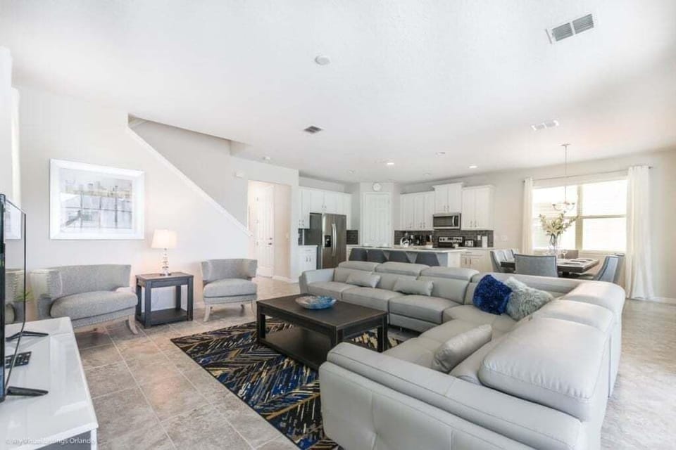 House, 4 Bedrooms | Living area