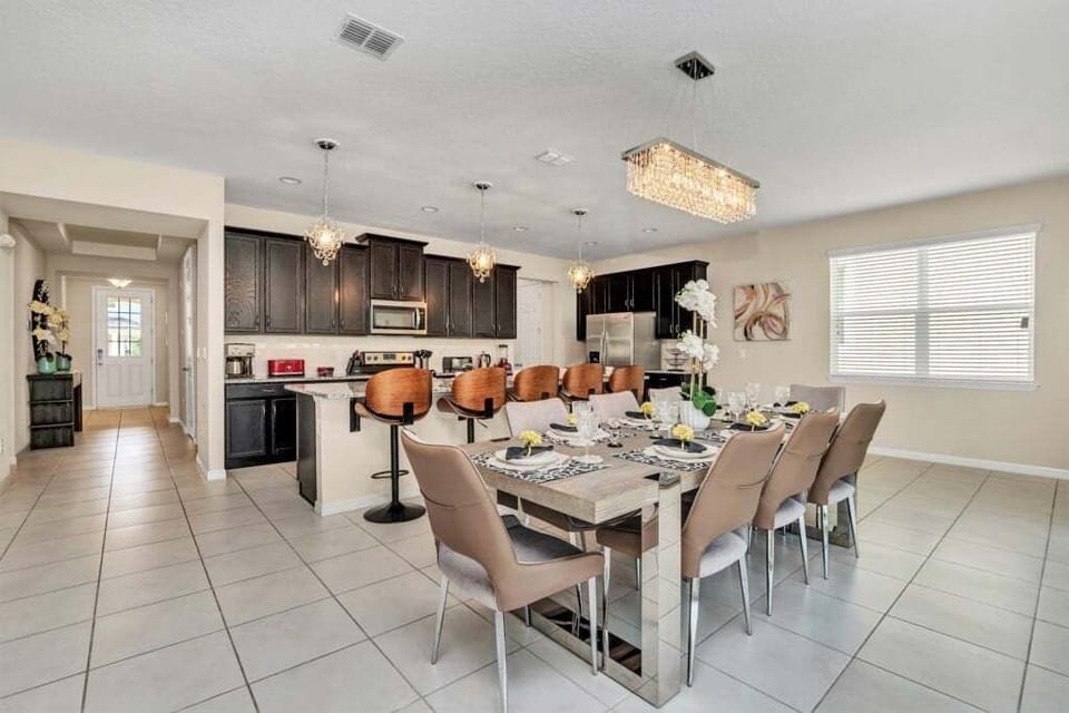 Villa, 5 Bedrooms | Dining