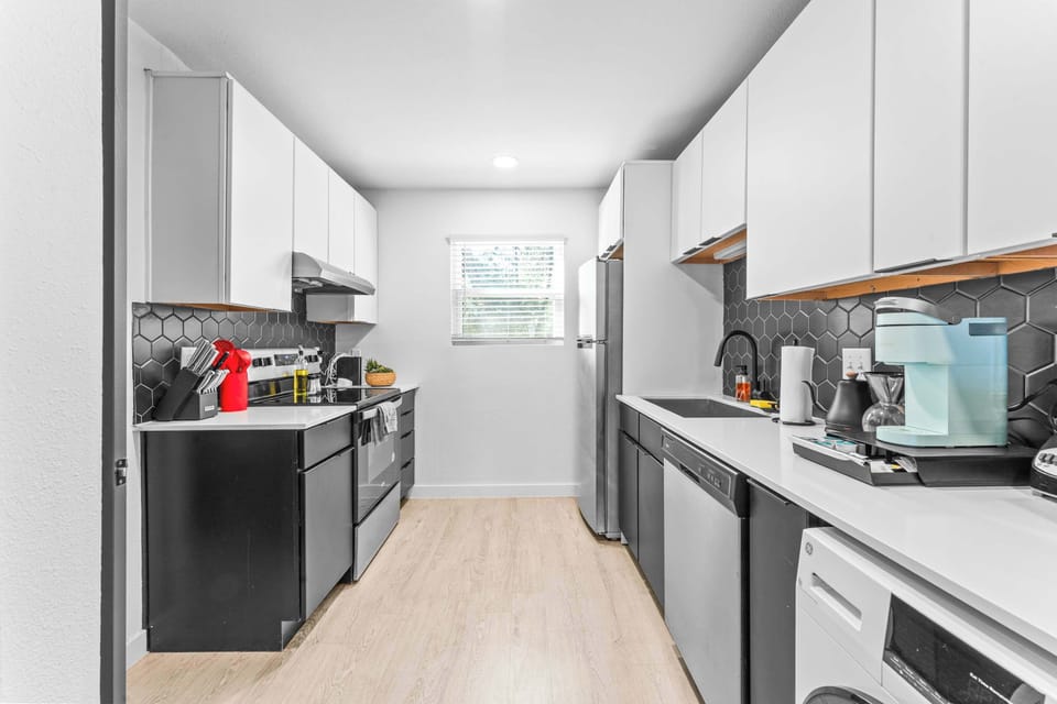 House | 1 bedroom, desk