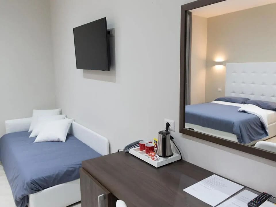 Comfort Double Room | In-room safe, desk, laptop workspace, soundproofing