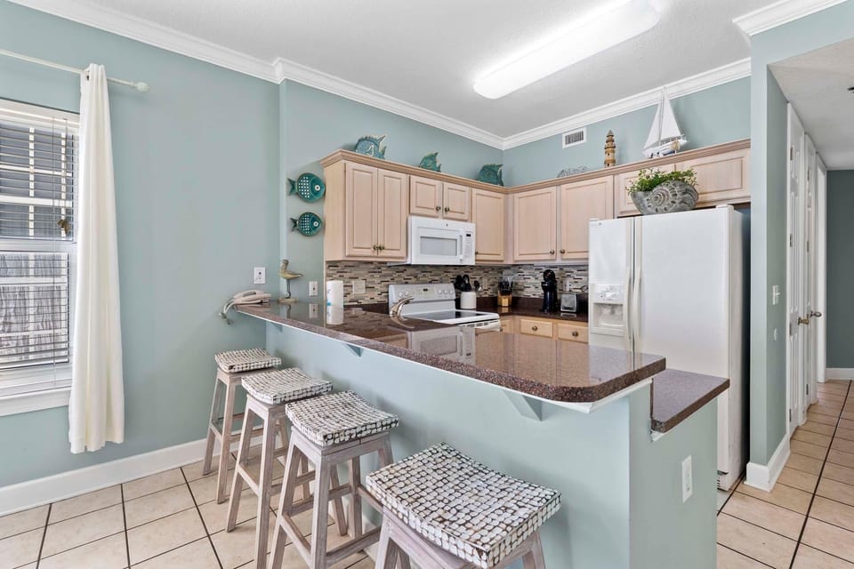 Condo, Multiple Beds (Island Royale 606) | Private kitchen | Oven, toaster