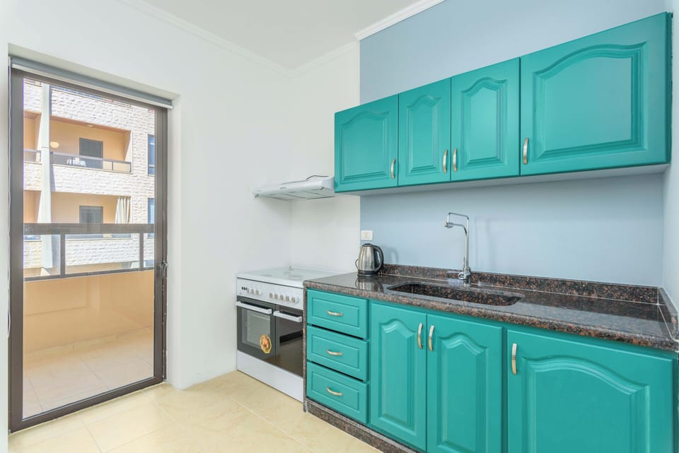 Apartment, 2 Bedrooms, Kitchen, City View | Private kitchen | Full-size fridge, microwave, oven, stovetop