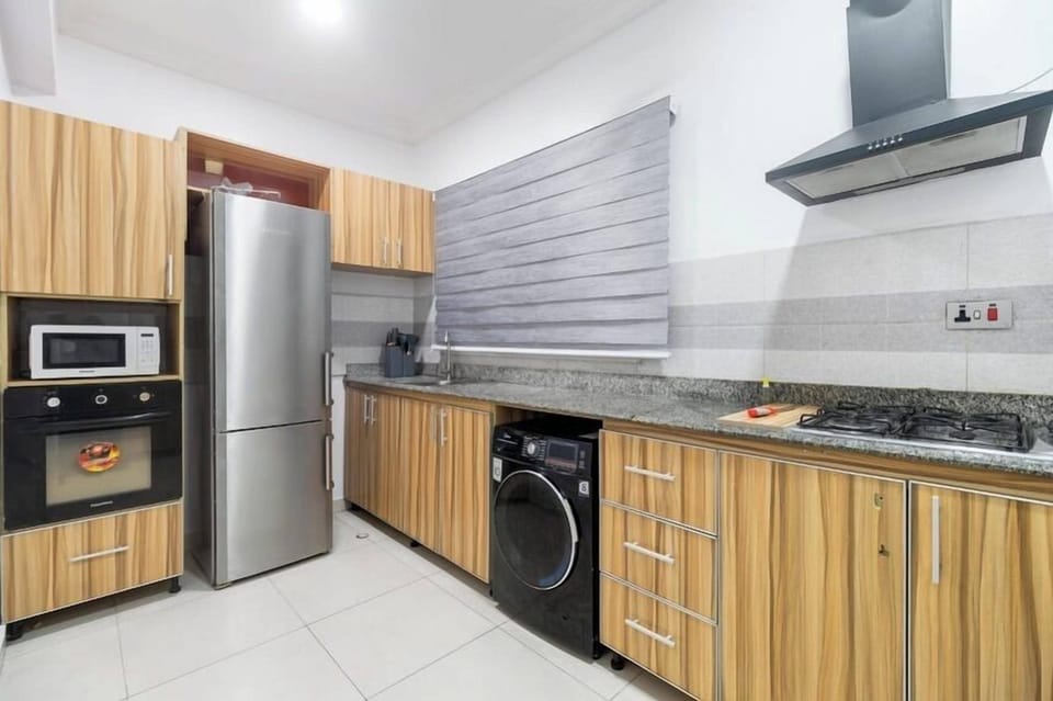 Comfort Apartment, Balcony, City View | Private kitchen | Fridge, microwave, oven, stovetop