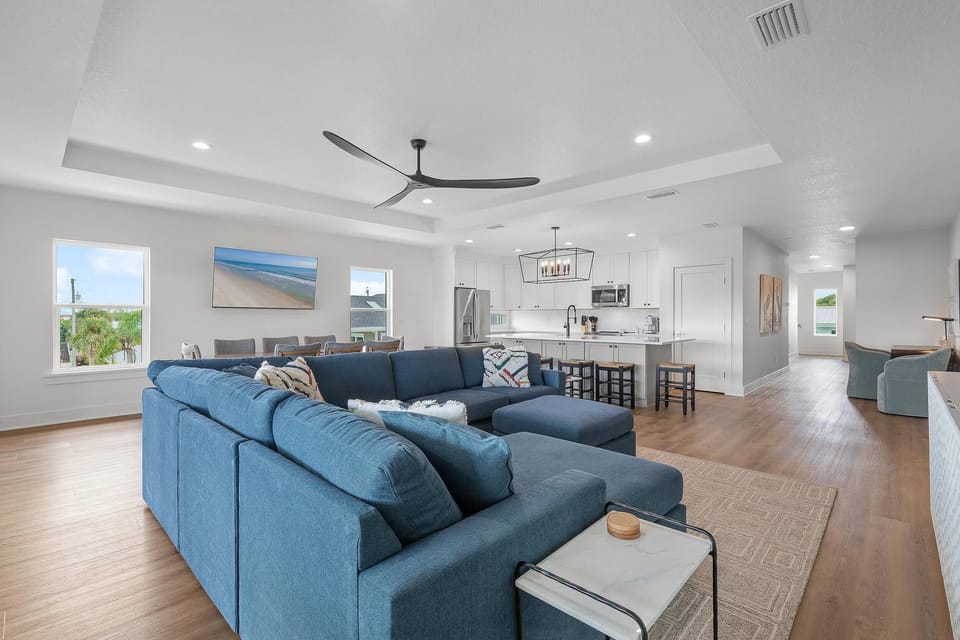 House, Multiple Beds (Flip Flop Living NSB) | Living area