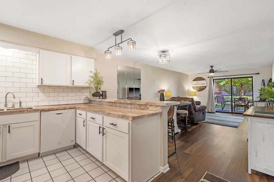 Condo, Multiple Beds, Patio, Garden View (Coffman Escape) | Interior