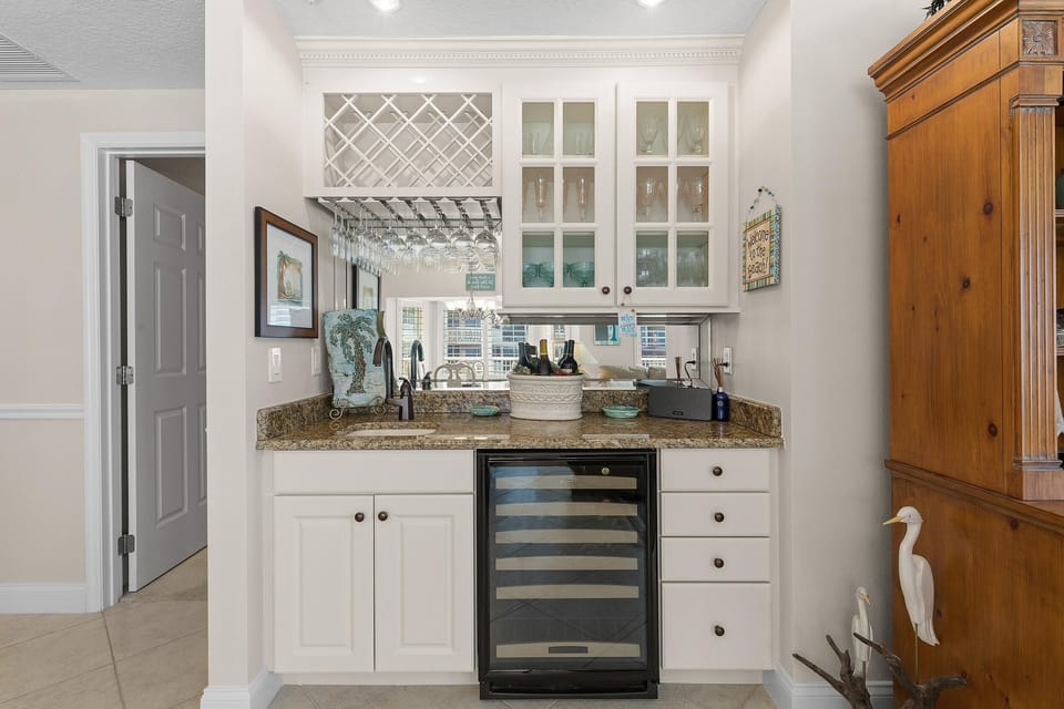 Condo, Multiple Beds (Atlantic Villas 102) | Private kitchen | Oven, toaster