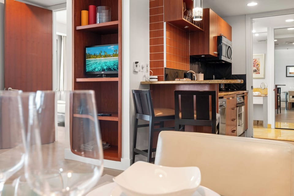 Deluxe Apartment | Dining room
