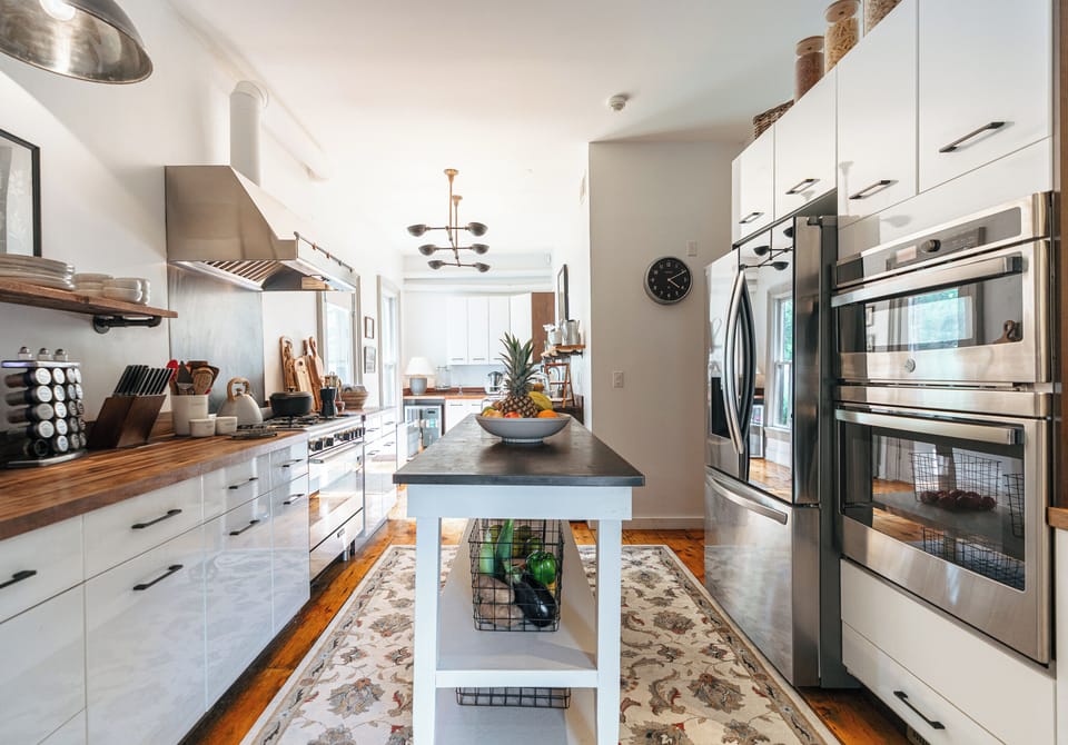 Full-size fridge, microwave, stovetop, dishwasher