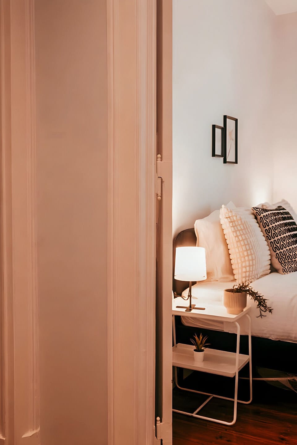 3 bedrooms, bed sheets