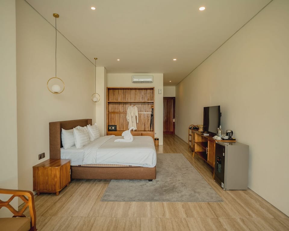  Grand Horizon Suite | Premium bedding, minibar, in-room safe, blackout drapes