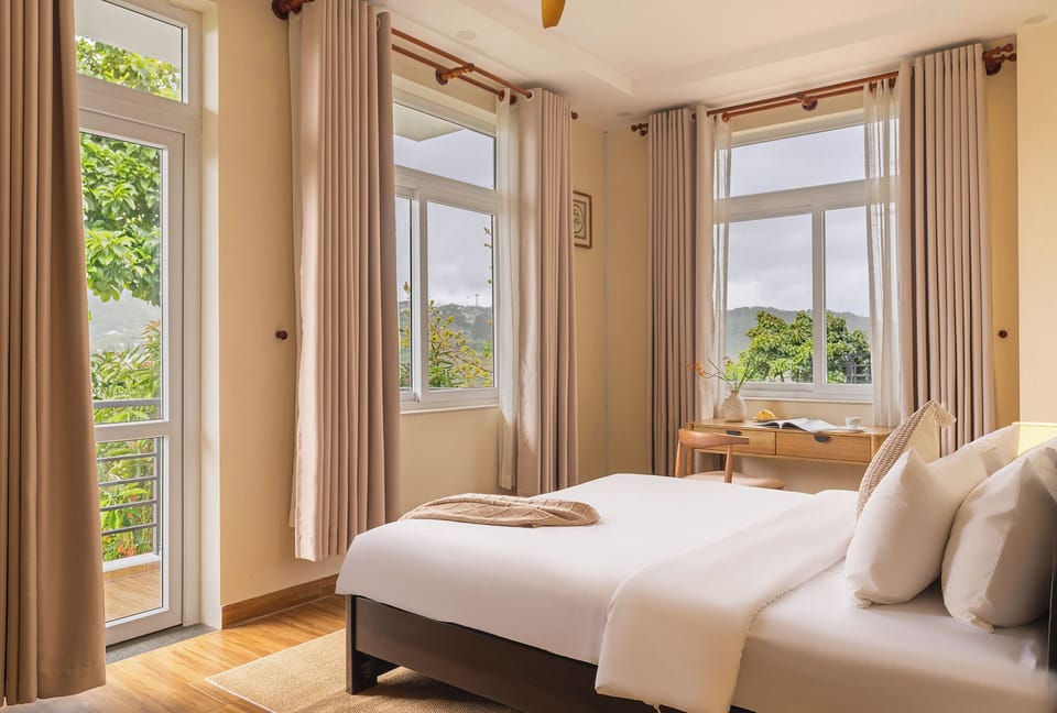 Deluxe Double Room, Hill View | Desk, laptop workspace, free WiFi