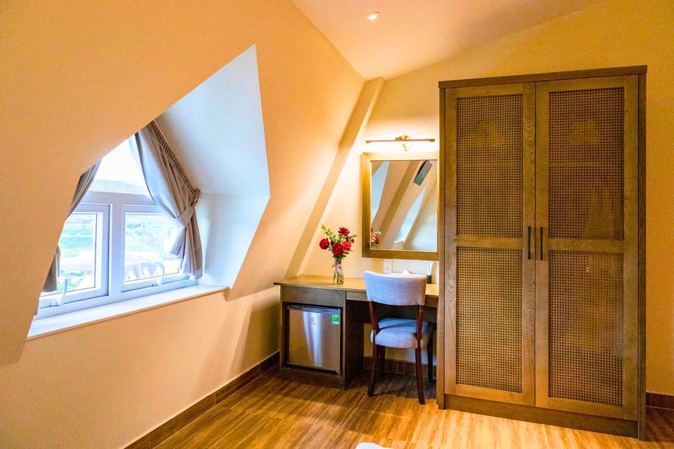 Deluxe Quadruple Room, 2 Queen Beds, Hill View | Room amenity