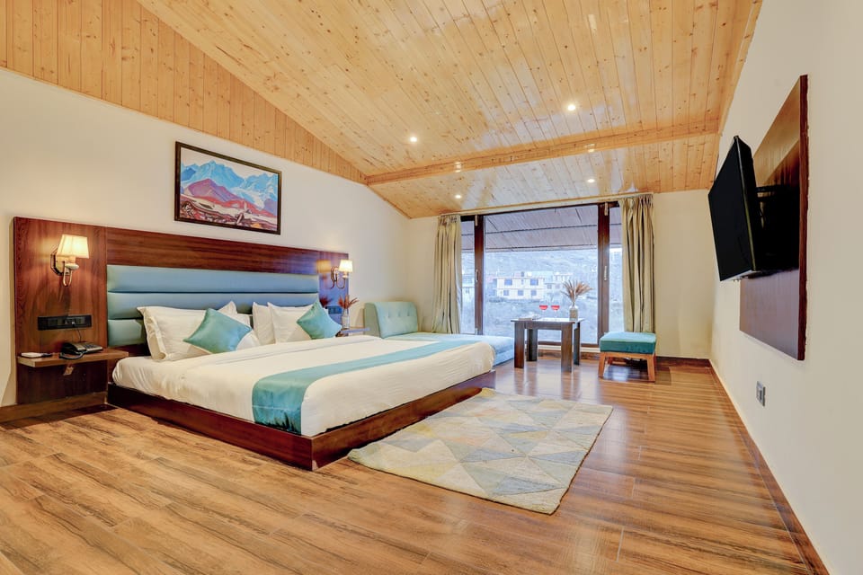 Premium Double Room, Mountain View | Memory foam beds, desk, free WiFi, bed sheets
