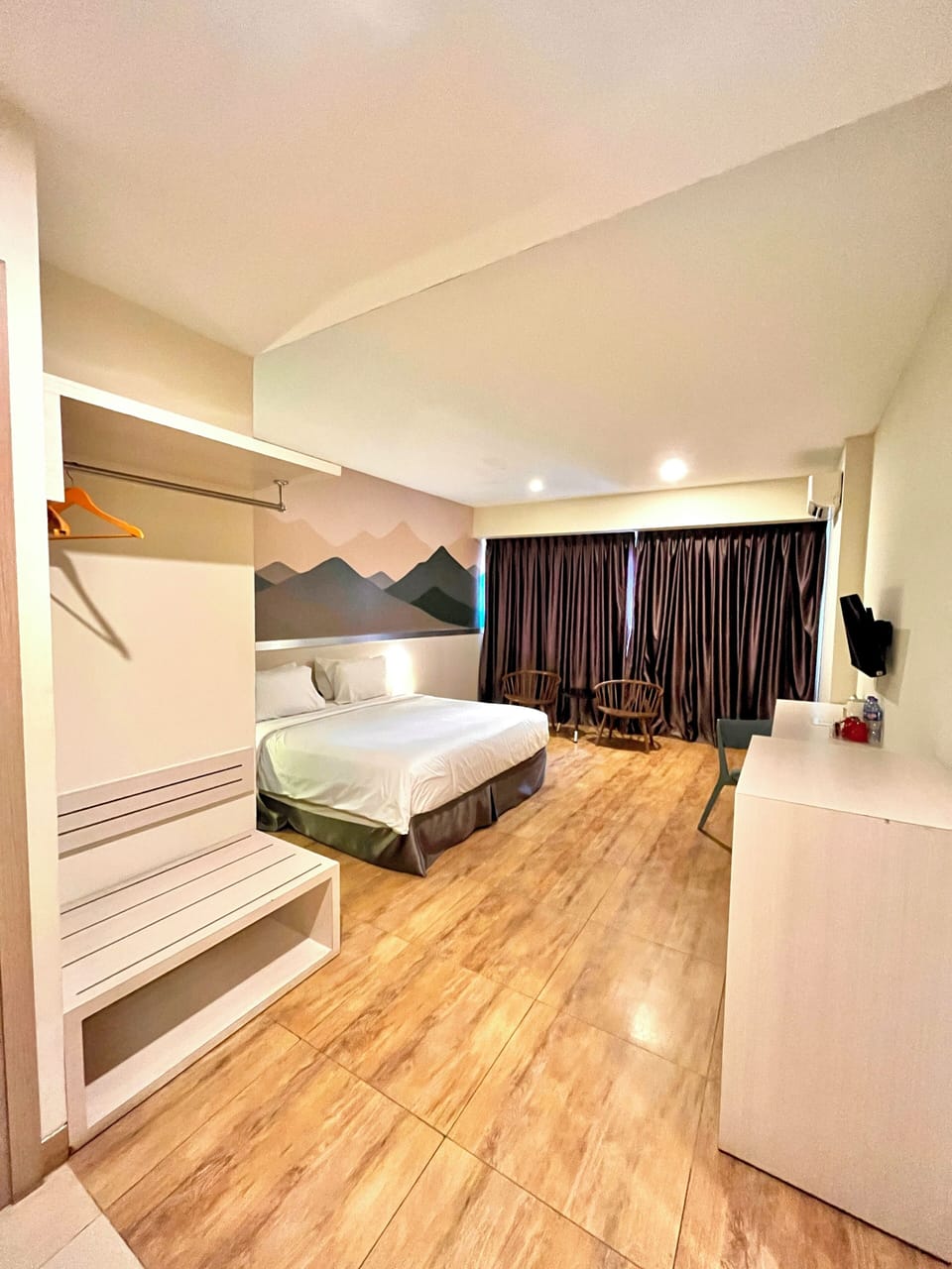 Deluxe Double Room, 1 King Bed, City View | WiFi (free)