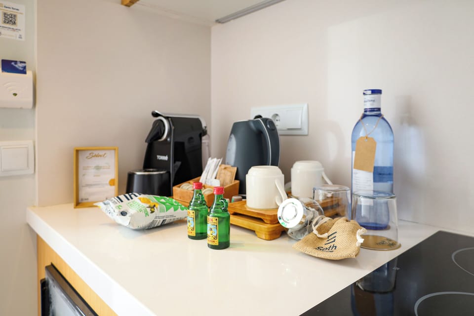 Suite (Beach) | Private kitchen | Eco-friendly cleaning products