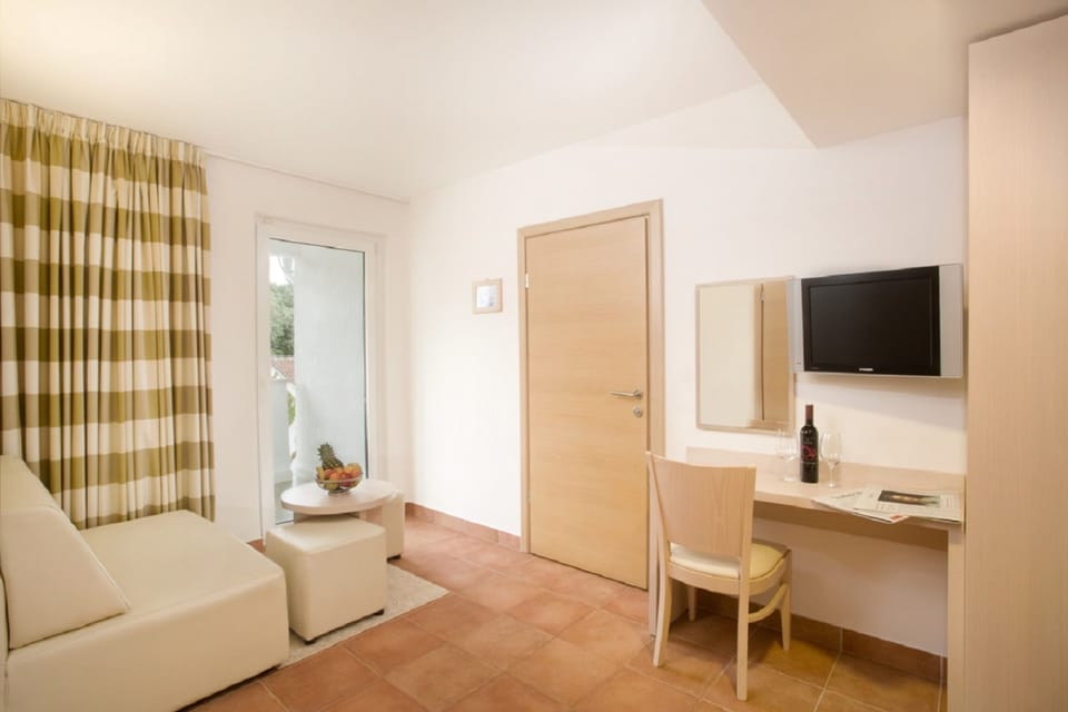 Suite for 4 - Casa Agava | Living area | LCD TV, table tennis