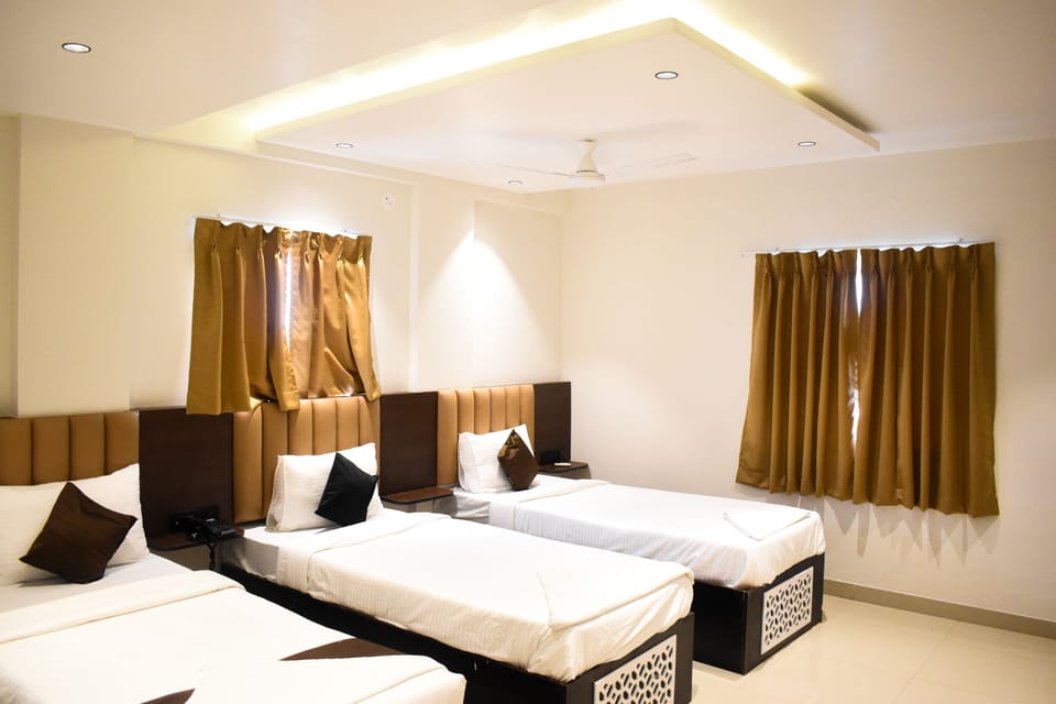 Classic Triple Room | Iron/ironing board, free WiFi