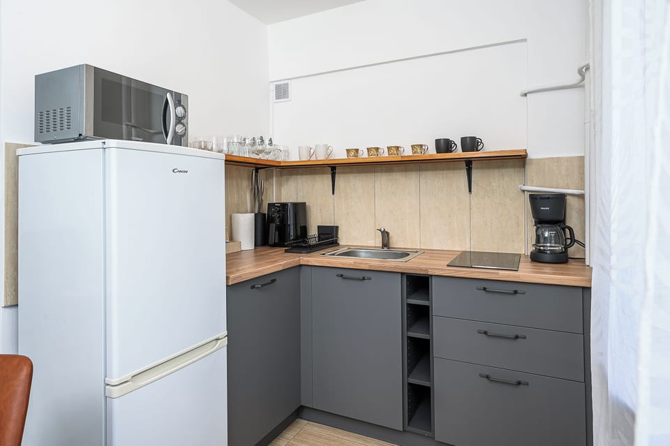 Electric kettle, toaster