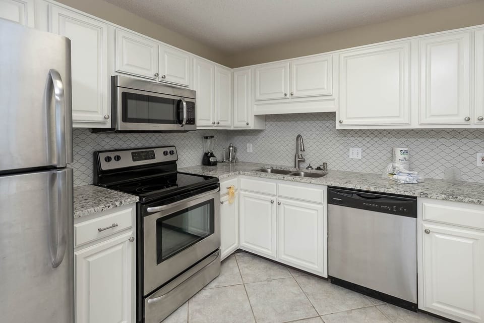 Condo, 3 Bedrooms | Private kitchen | Coffee/tea maker, fridge, oven