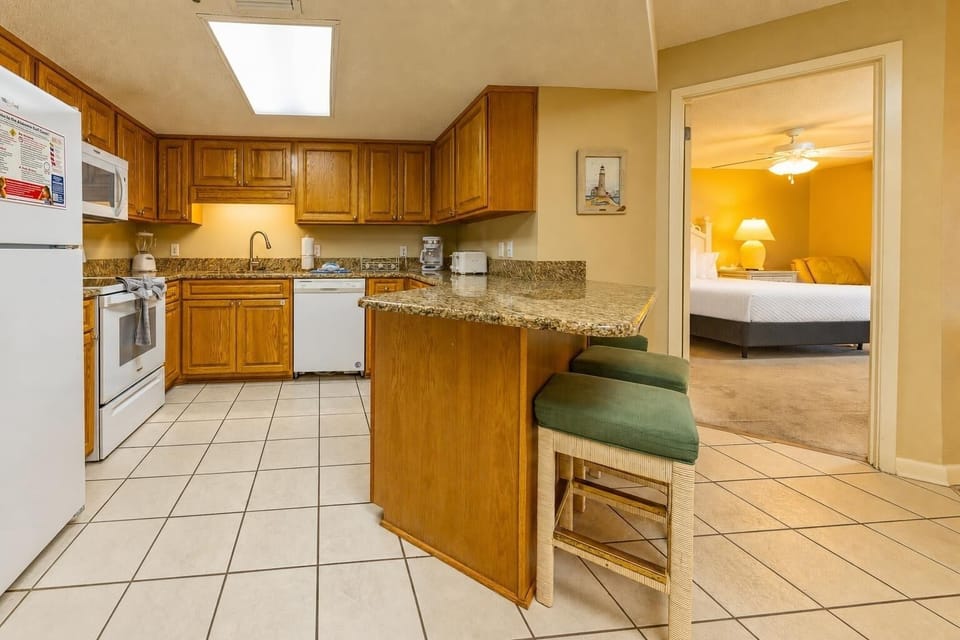 Condo, 3 Bedrooms | Private kitchen | Coffee/tea maker, fridge, oven