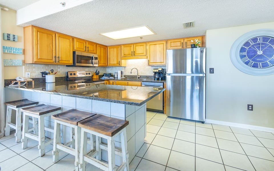 Condo, 3 Bedrooms | Private kitchen | Coffee/tea maker, fridge, oven