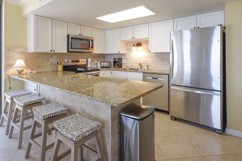 Condo, 3 Bedrooms | Private kitchen | Coffee/tea maker, fridge, oven