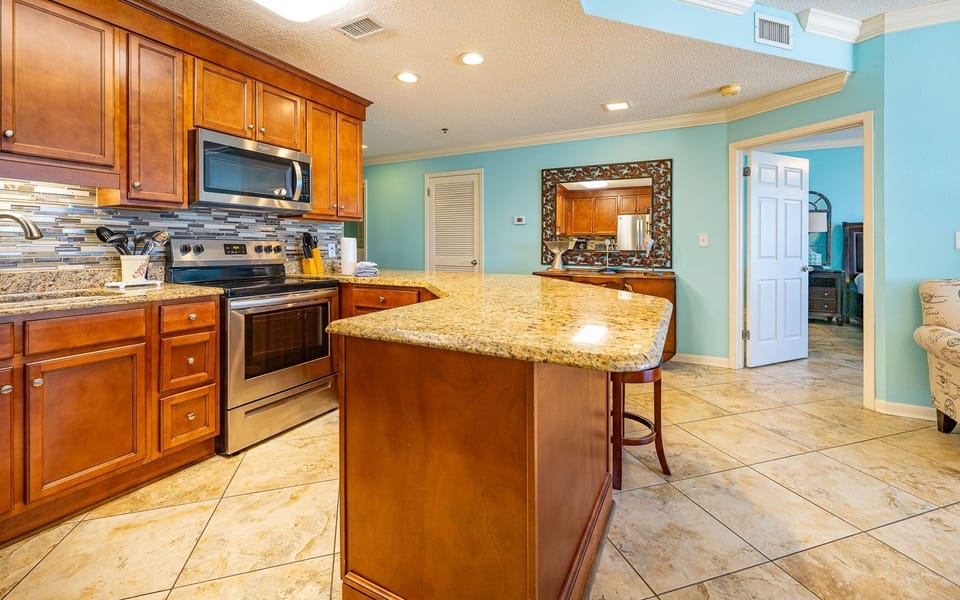 Condo, 3 Bedrooms | Private kitchen | Coffee/tea maker, fridge, oven