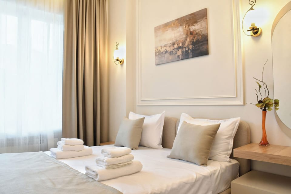 Signature Room, 1 Bedroom, Non Smoking, Kitchen | Individually decorated, individually furnished, free WiFi