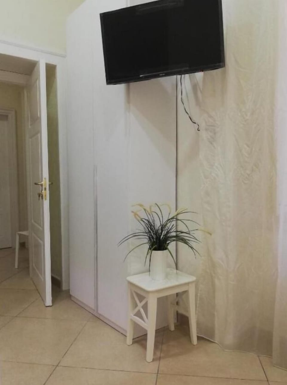Room, 2 Twin Beds | Soundproofing, WiFi (free)