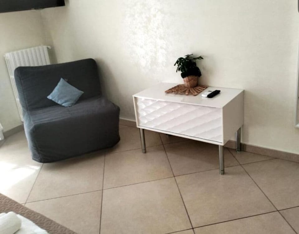 Room, Multiple Beds | Soundproofing, free WiFi