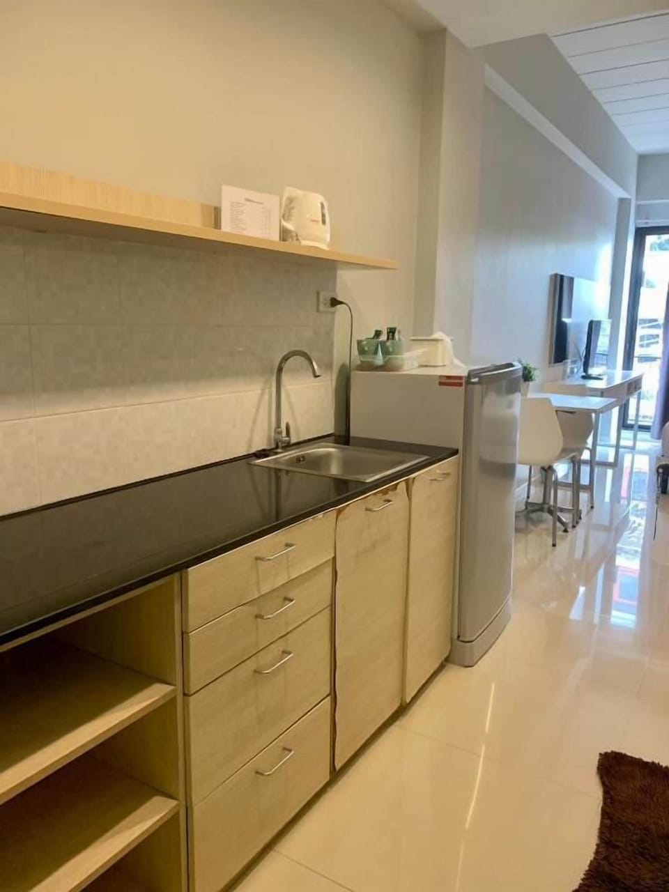 Room, 1 King Bed | Private kitchen | Fridge, microwave, cookware/dishes/utensils