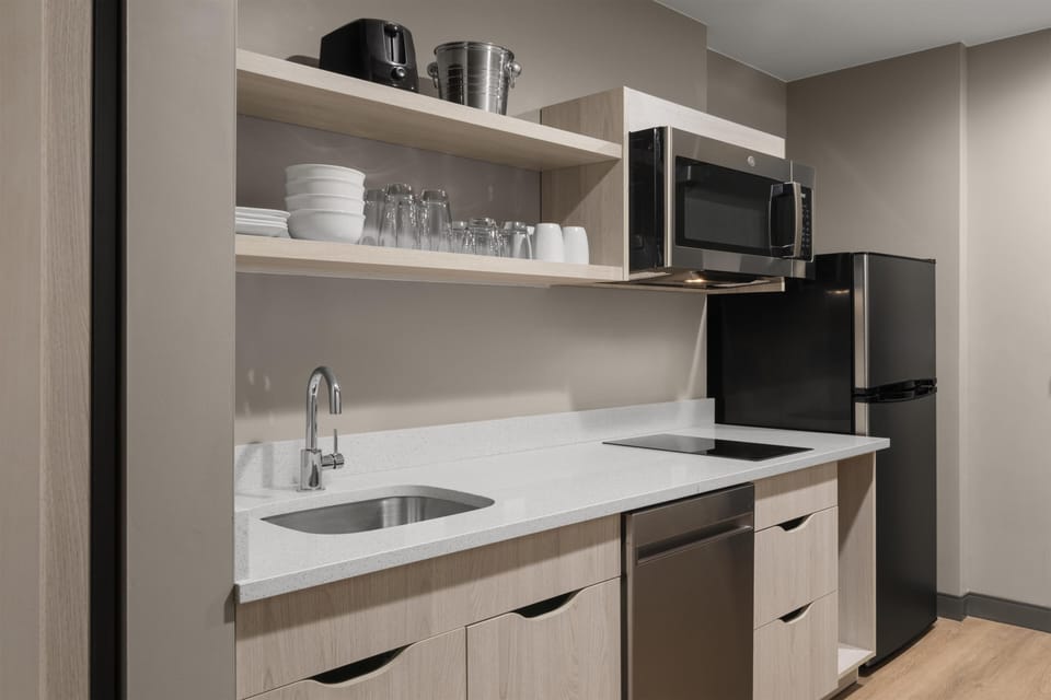 Standard Room, 2 Queen Beds, Non Smoking, Kitchenette | Private kitchenette | Coffee/tea maker