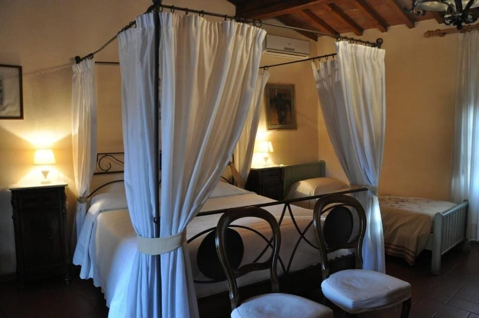 Triple Room | In-room safe, desk