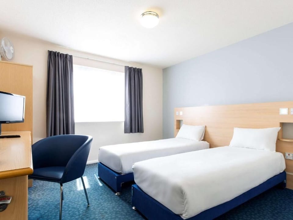 Desk, laptop workspace, iron/ironing board, free WiFi