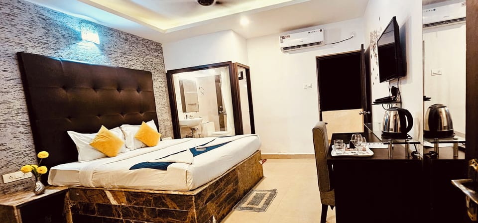 Deluxe Double Room, Balcony, Pool View | Free WiFi