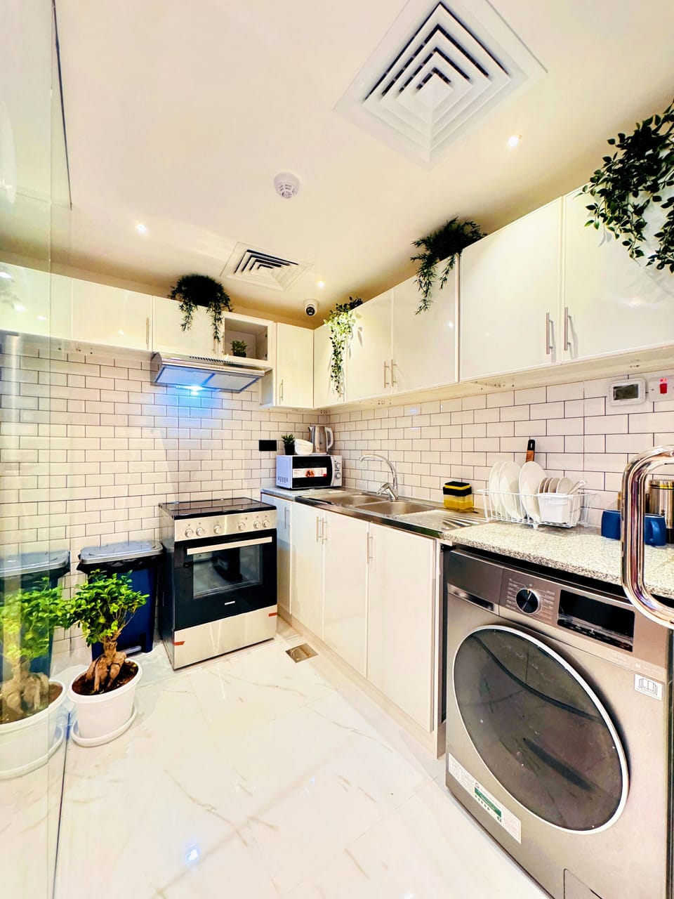 Standard Single Room | Shared kitchen facilities | Full-size fridge, microwave, oven, stovetop