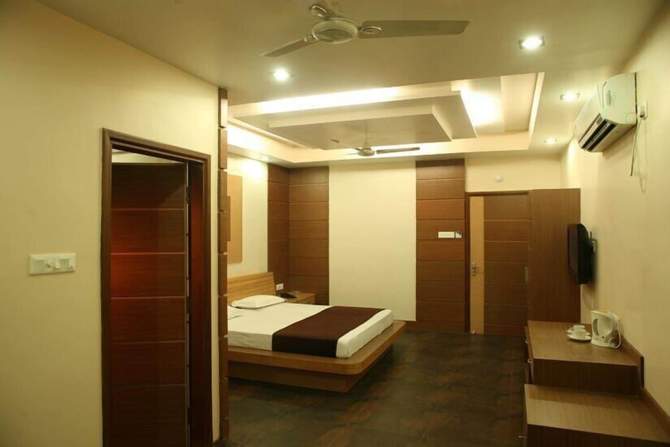 Deluxe Double Room, City View | In-room safe, free WiFi